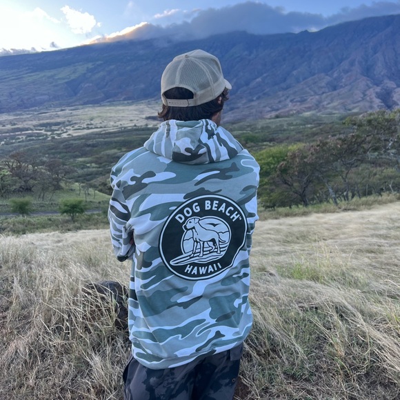 Tops - DOG BEACH HAWAII HOODIE